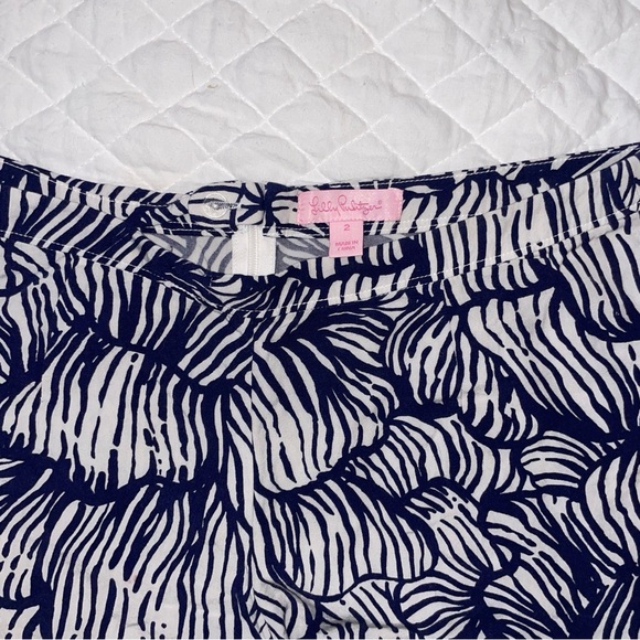 Lilly Pulitzer Women’s 2 Blue White Sonya Rayon House Of Nemo Shorts - Picture 2 of 9
